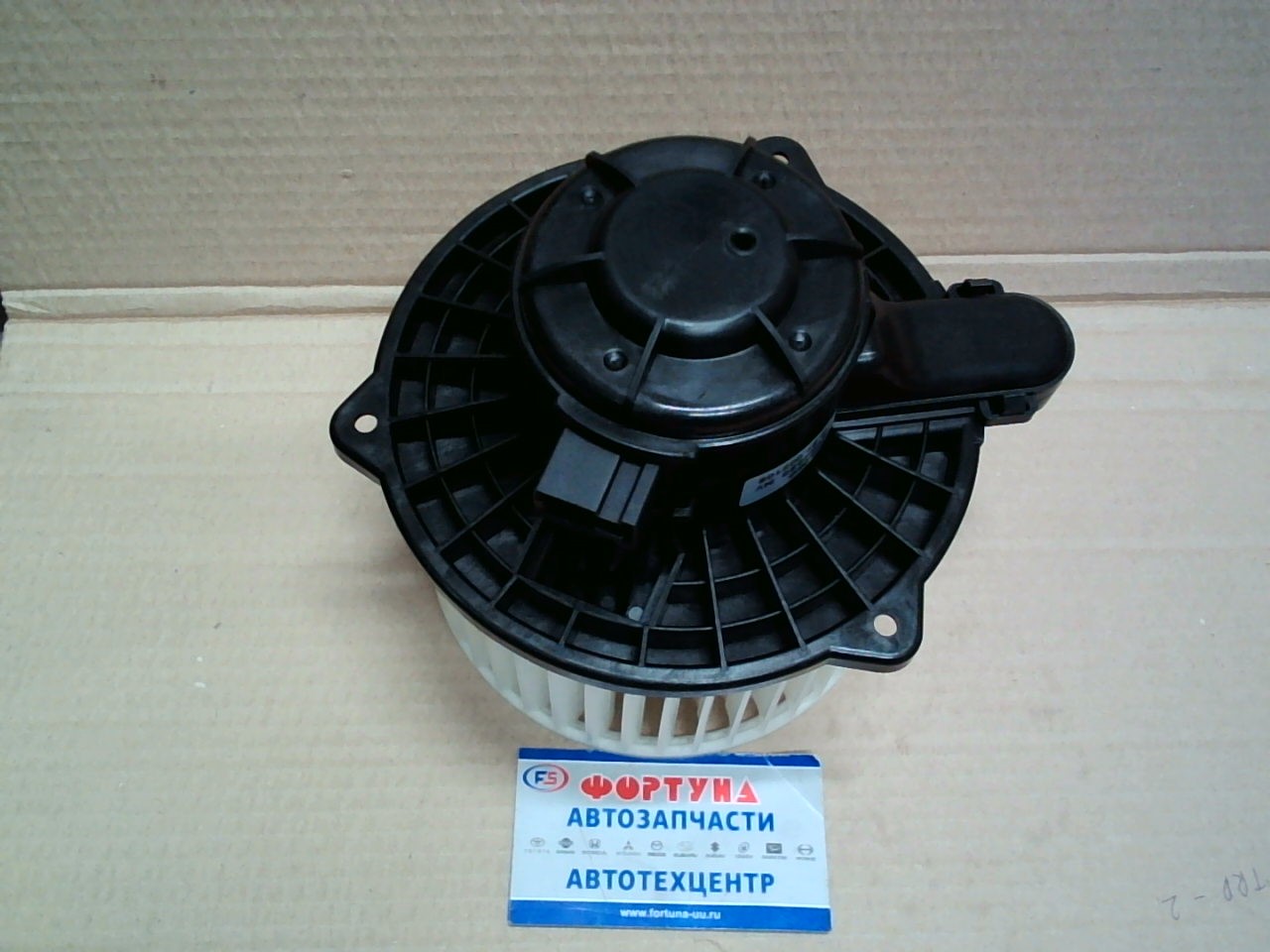 Мотор отопления салона AD-MC** (1104020) /MITSUBISHI FUSO CANTER EURO4 /LHD 24V, с крыльчаткой/[MK582998,MK583399,MK583447] на  