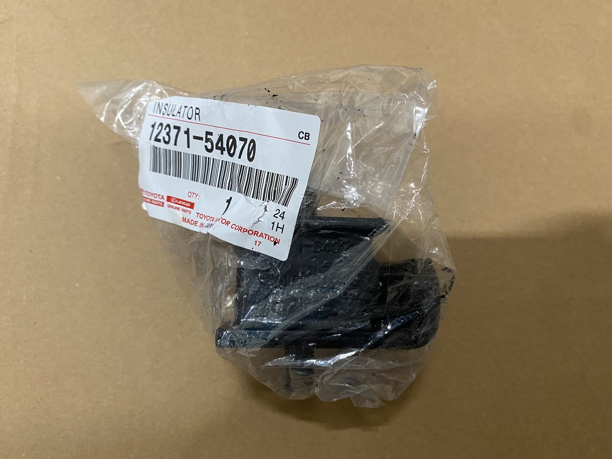 Подушка двигателя 12371-54070 TOYOTA /3L, 5L DYNA LY211 кпп L=R/ на  