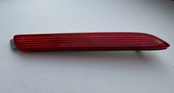 Катафот задний бампер 81910-48010 (53-17601) RH б/у /Fielder, IST, RAUM, WISH, PREMIO, ALLION, IPSUM, NOAH, VOXY, GX470, ALPHARD, RAV4/ на TOYOTA COROLLA FIELDER