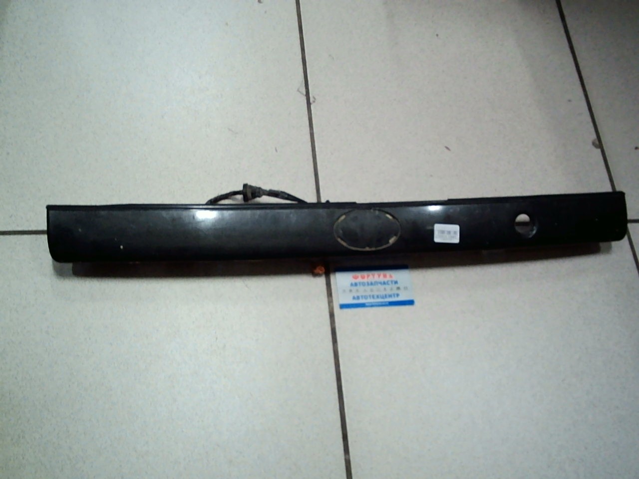 Ручка 5-ой двери TOY CALDINA ST190 /задняя длинная/тёмная/ 21-18 [б/у] (к/с) (лом 2 болта) на ручка задней двери TOYOTA